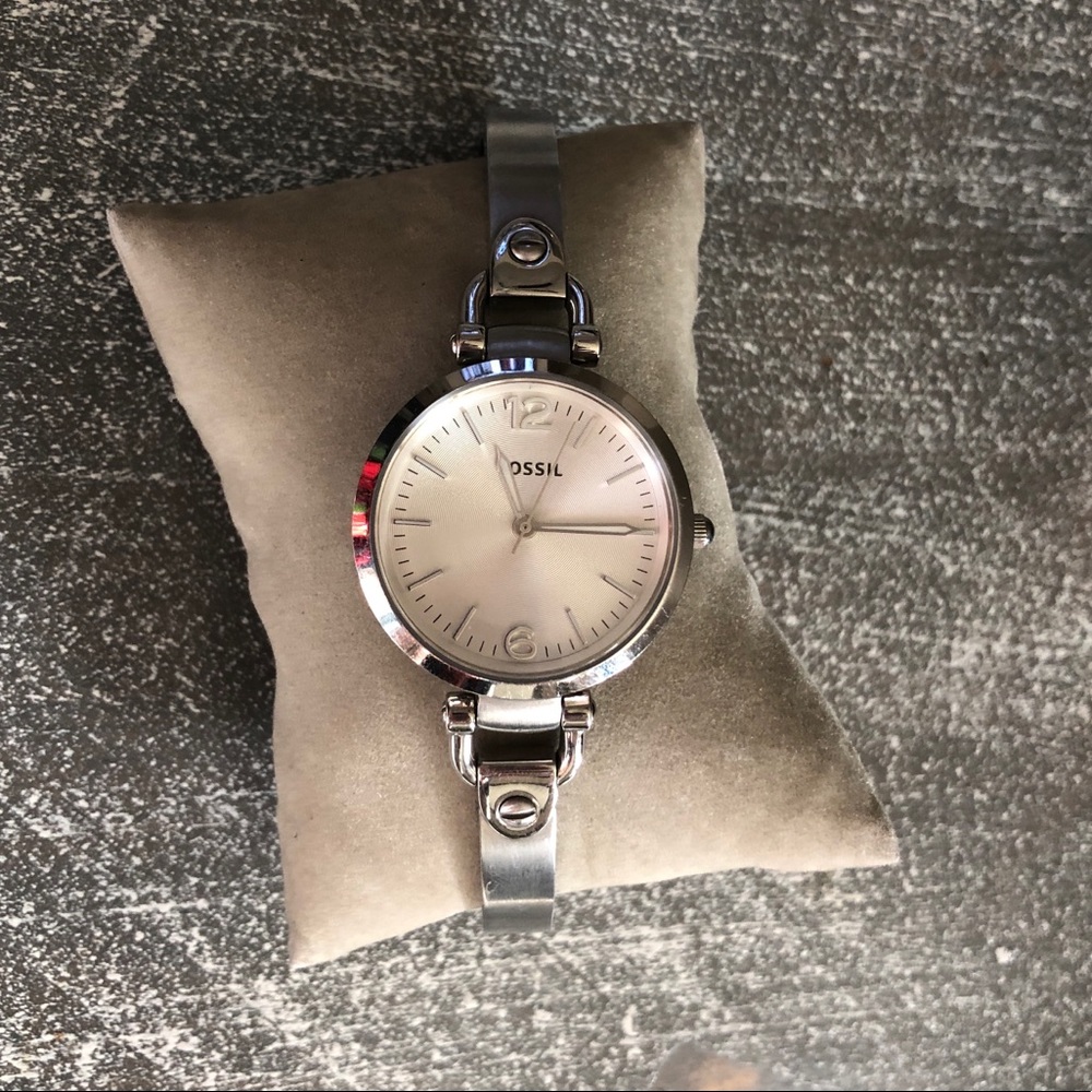 FOSSIL cute silver watch! 🤩